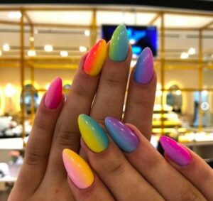 uñas de colores neon