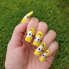 manicura amarilla minions