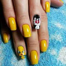 manicura amarilla piolin