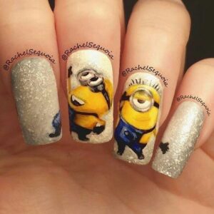 uñas doradas minions