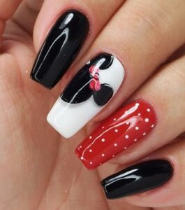 uñas largas minnie