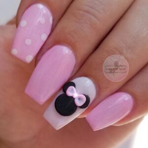 uñas minnie rosa pastel