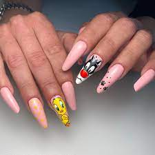 uñas nude largas con piolin