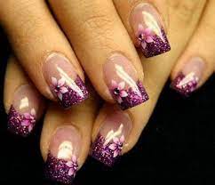 uñas con manicura francesa violeta purpurina