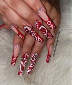 uñas rojas estamado pañuelo